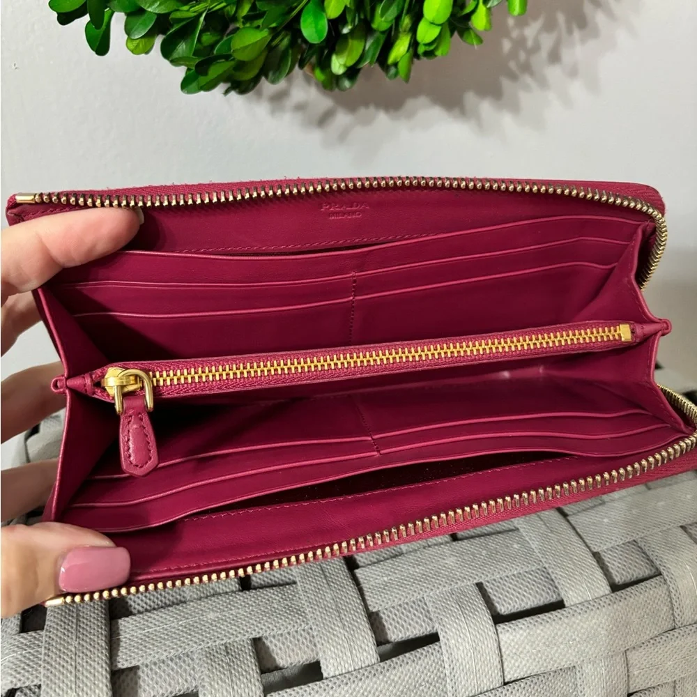 💎PRADA Pink Quilted Nylon Zip Around Wallet - Picture 3 of 11